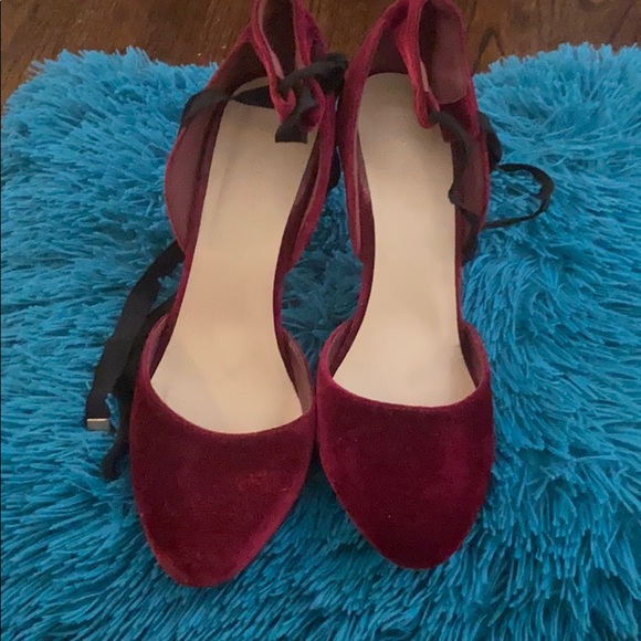 Heels - Picture 2 of 3